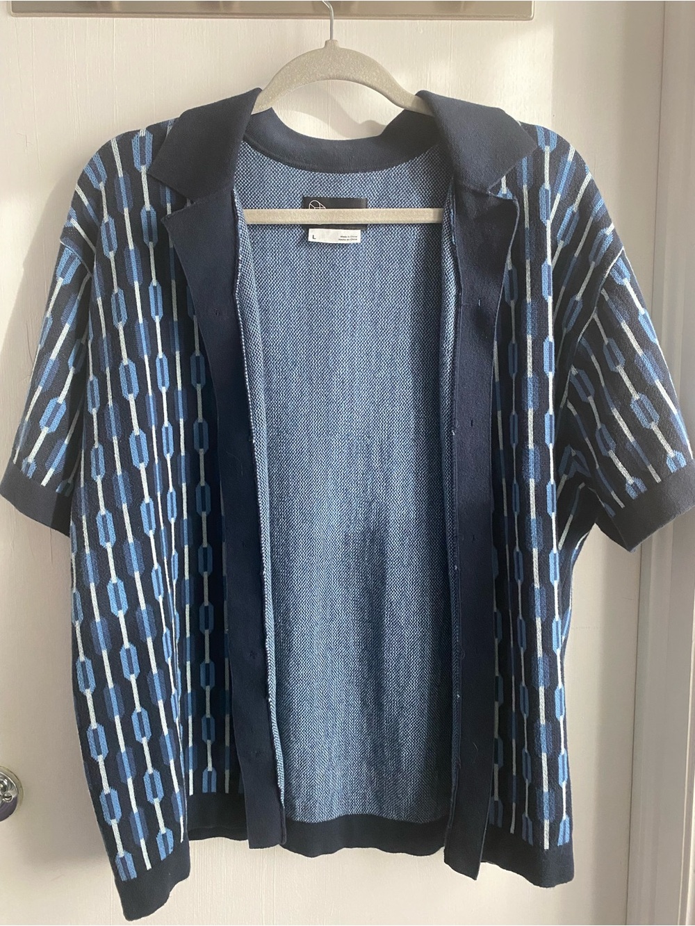 Men’s Casual Shirt Button Down Blue Size Large Oval Pattern Cotton